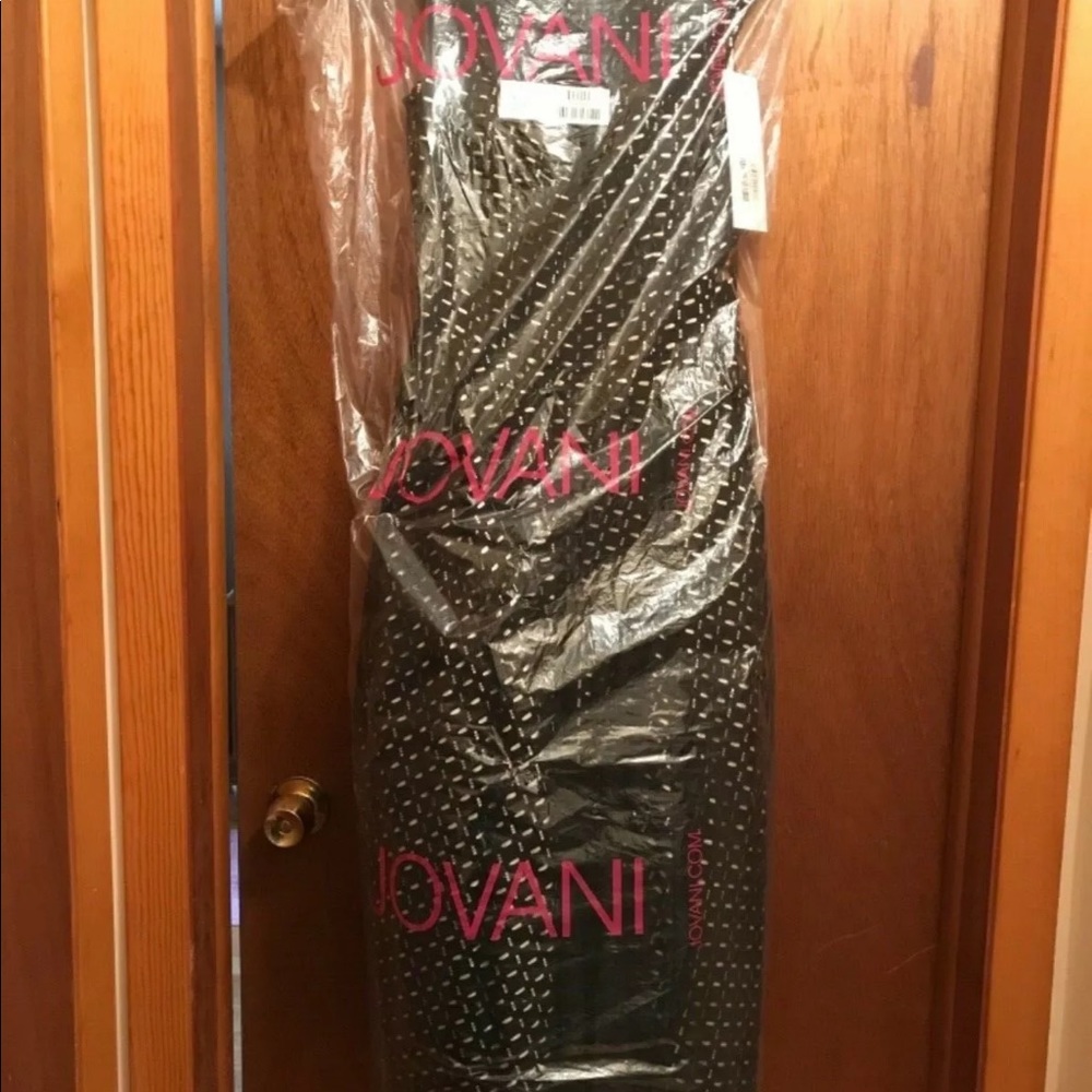 π Jovani Fit and Flare Black Cocktail Dress size 6 - Picture 3 of 9